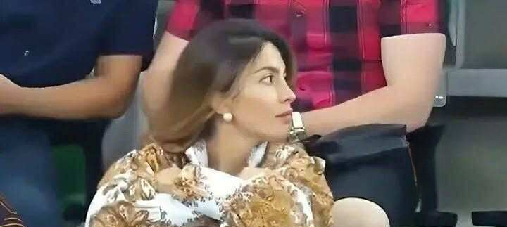 She SH0WED Her CameI T0E ln Ll