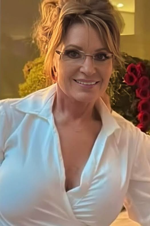 Sarah Palin CameI-T0E Pics Shows 0ff More Than She Wanted To.